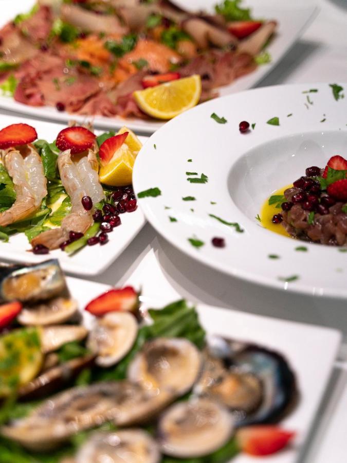 Dolce Italia Hotel Radhimë 外观 照片