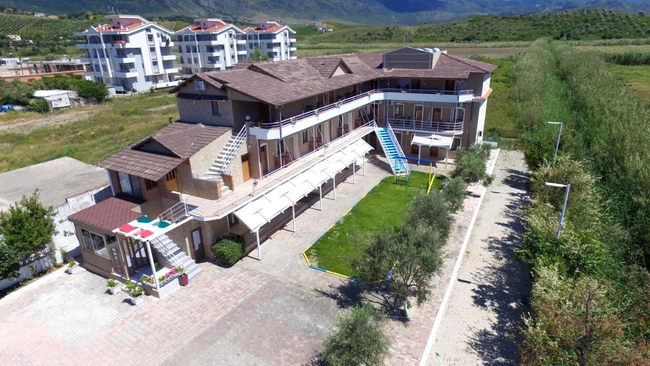 Dolce Italia Hotel Radhimë 外观 照片