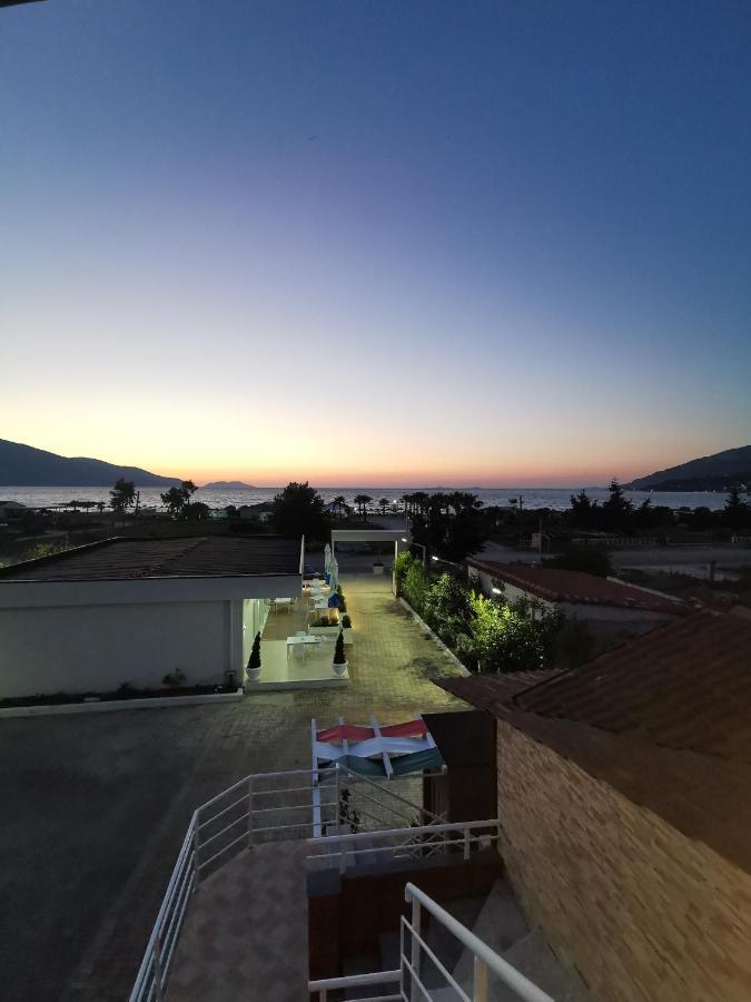 Dolce Italia Hotel Radhimë 外观 照片