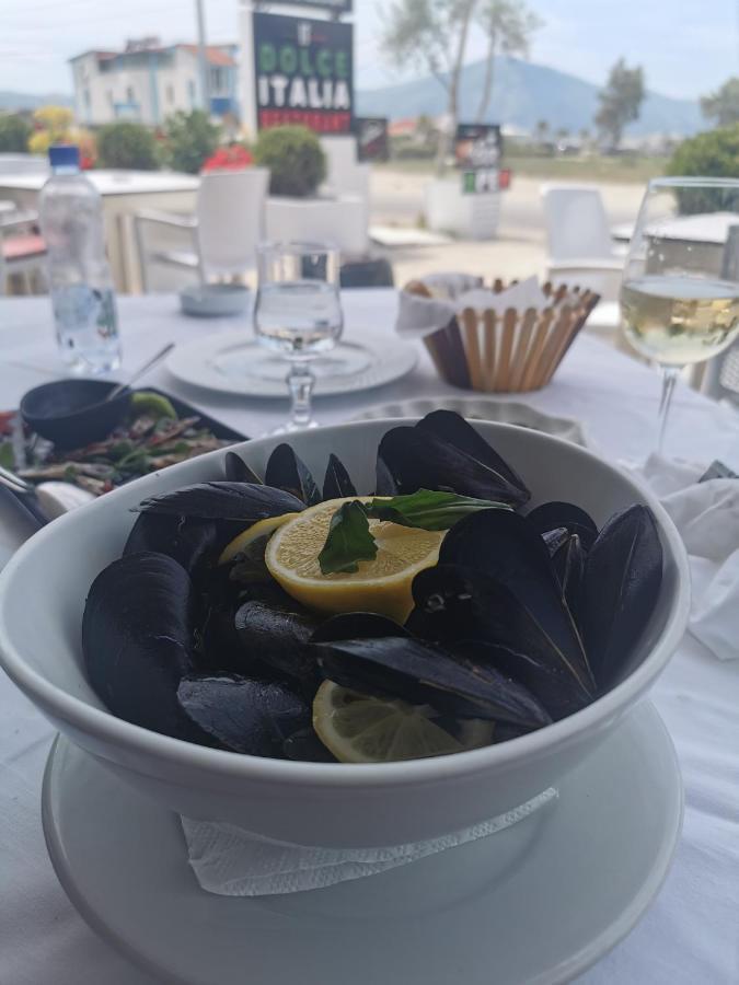 Dolce Italia Hotel Radhimë 外观 照片