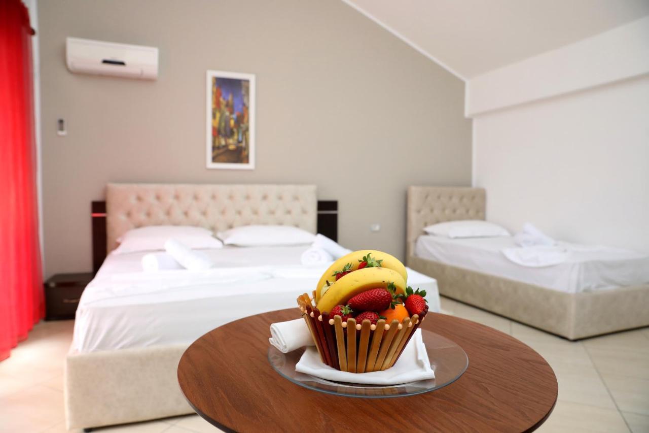 Dolce Italia Hotel Radhimë 外观 照片