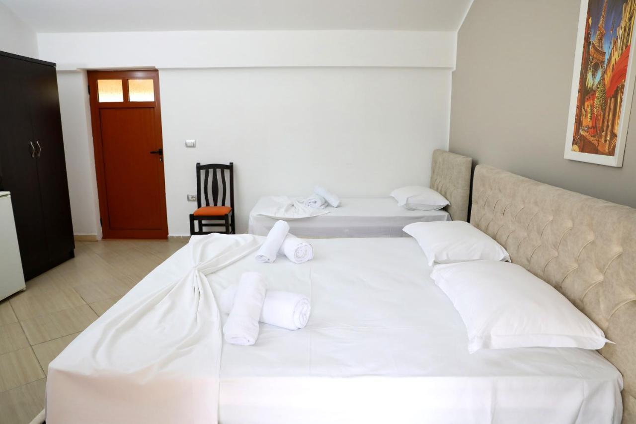 Dolce Italia Hotel Radhimë 外观 照片